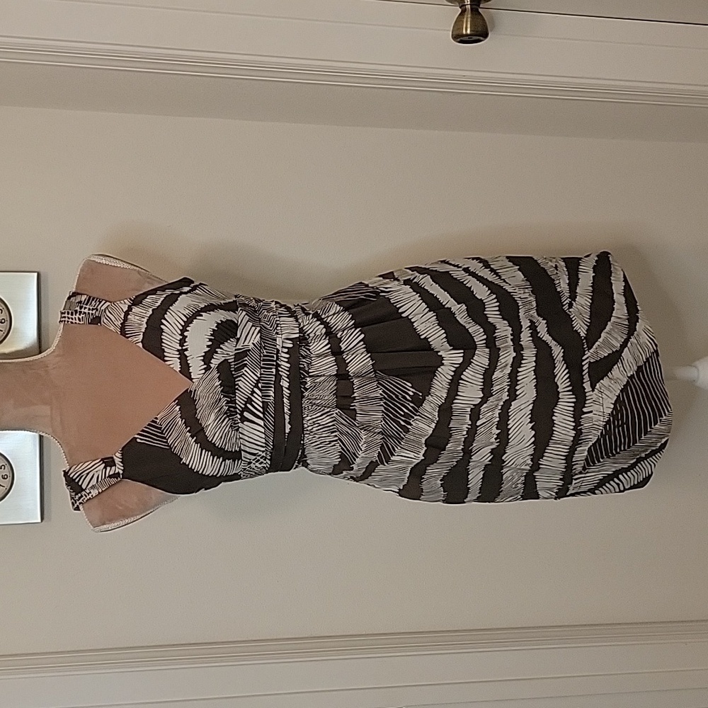 BCBGMaxAzria Sleeveless Summer Dress, V-Neck, Brown and White, Size 0, EUC
